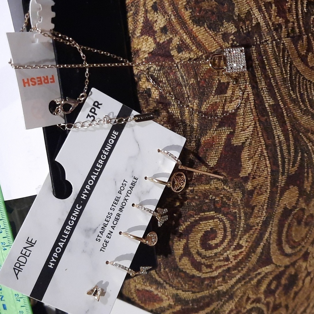 NWT Lot OF FASHION JEWELERY 3PR EARRINGS / CRYSTAL LOCK Pendant Necklace